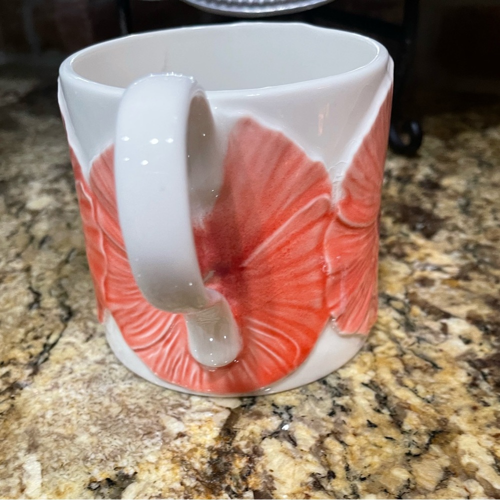 Potter’s Studio oversize 3d hibiscus floral mug - Brand new! - Picture 2 of 5